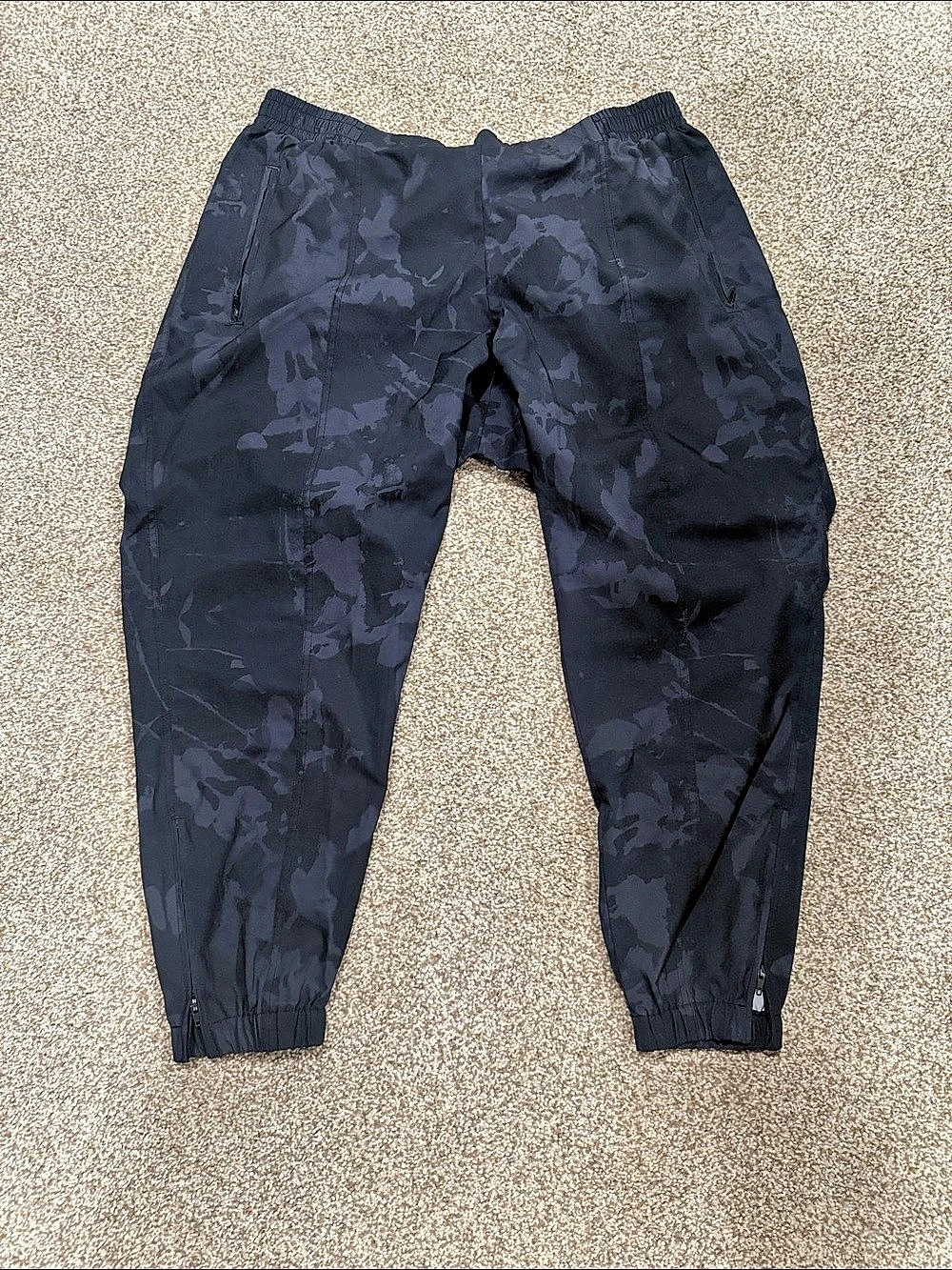 Old Navy Camo Jogger Pants in Black XL Like New